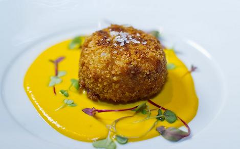 Jumbo lump crab cake at 150 Central Park on a Royal Caribbean cruise ship